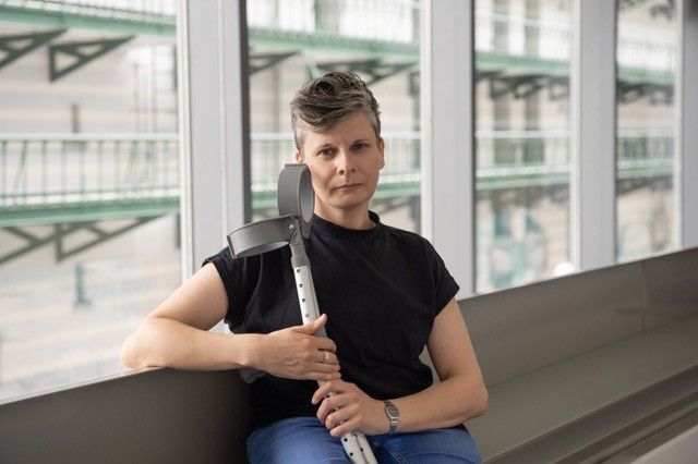 Ein Porträtfoto von Claire Cunningham.